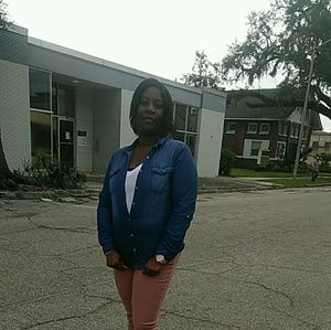 Meet your Posher, Tia