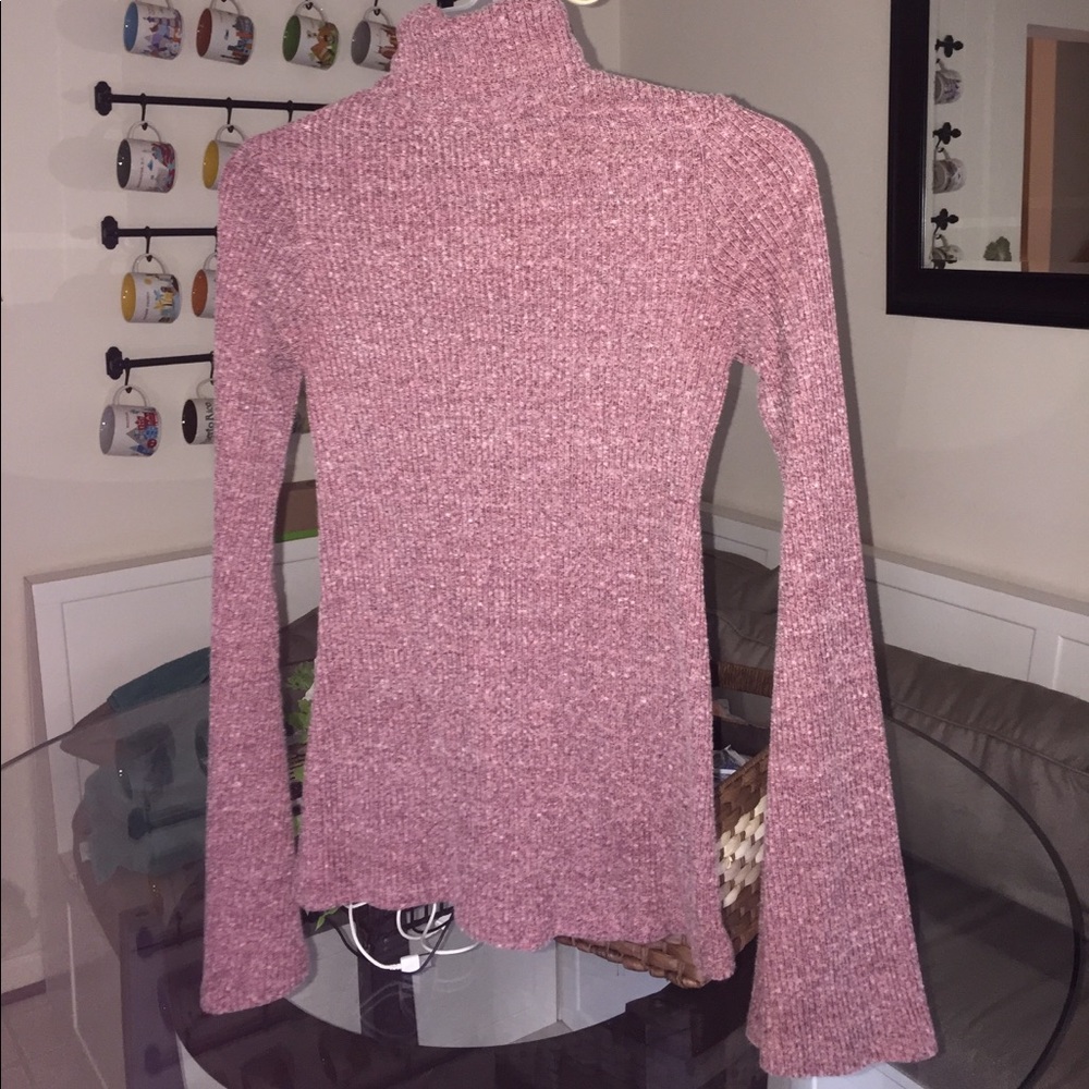 Bell sleeve turtle neck