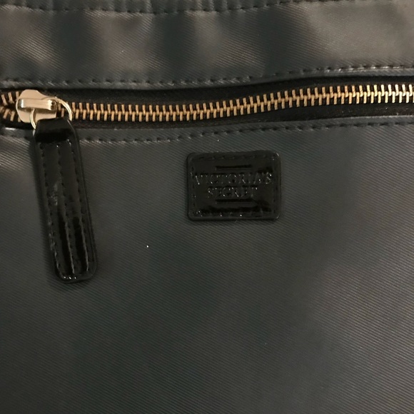 Gray & black nylon Victoria’s Secret crossbody bag - Picture 3 of 8