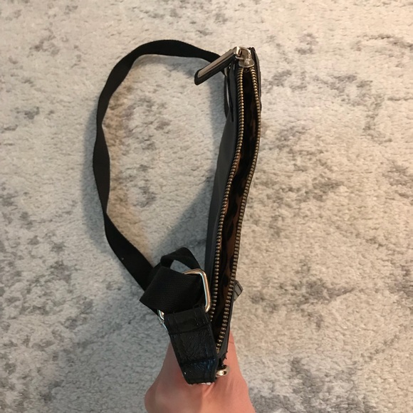 Gray & black nylon Victoria’s Secret crossbody bag - Picture 4 of 8