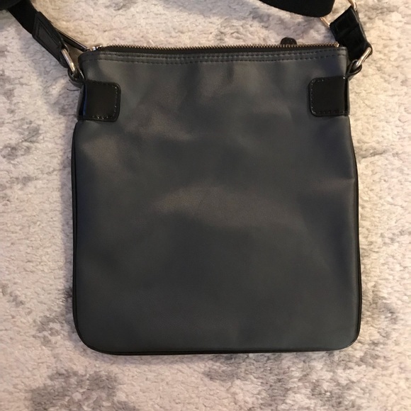 Gray & black nylon Victoria’s Secret crossbody bag - Picture 5 of 8