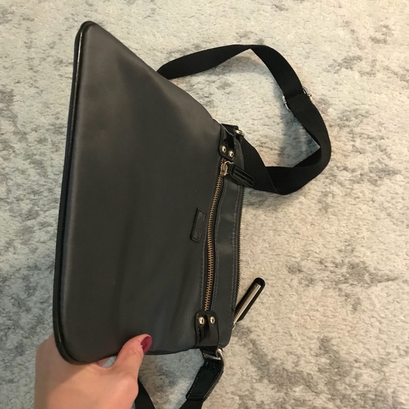 Gray & black nylon Victoria’s Secret crossbody bag - Picture 8 of 8