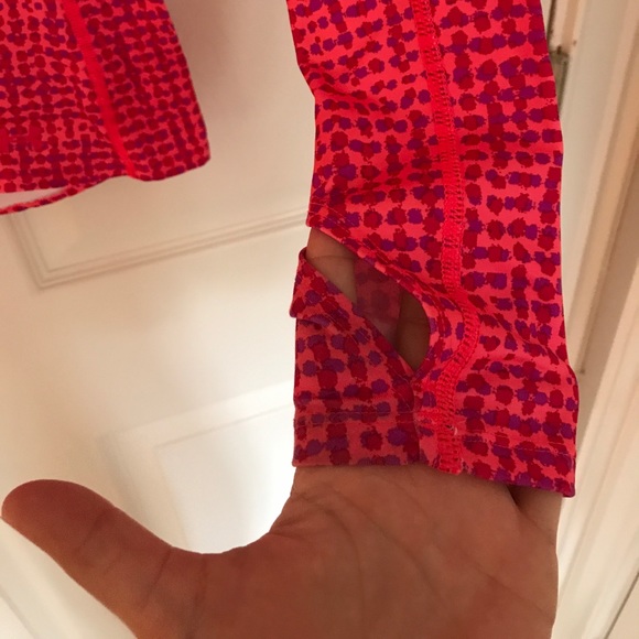 Under Armour top - Picture 2 of 7