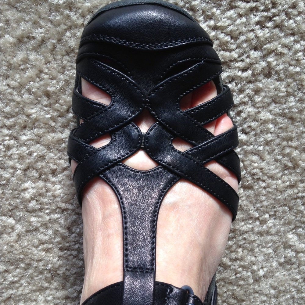 Baretraps- women's black sandals – size 8