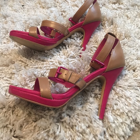 Nude colored strappy heel - Picture 2 of 3