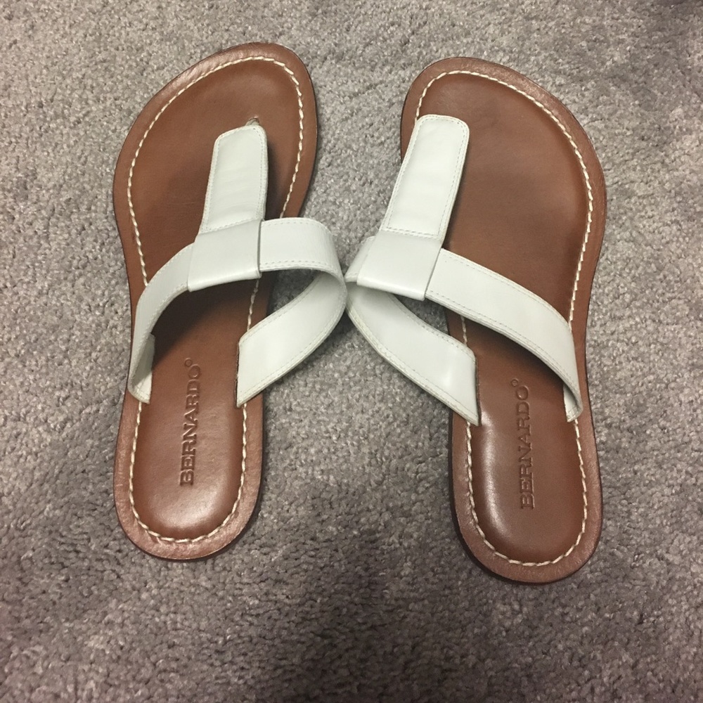 Bernardo white leather sandals 8.5