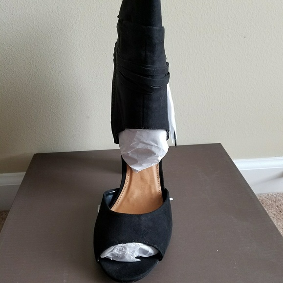 Cute ankle bootie - Picture 2 of 4