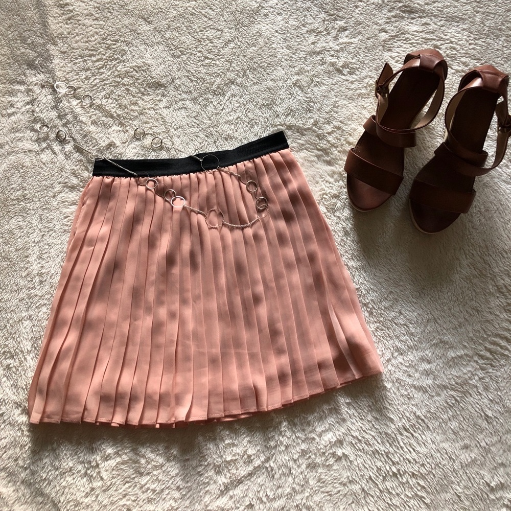 Forever 21 pink pleated Skirt! Size Medium!