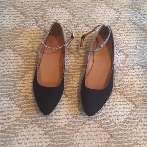 GAP pointed flats - Picture 2 of 5