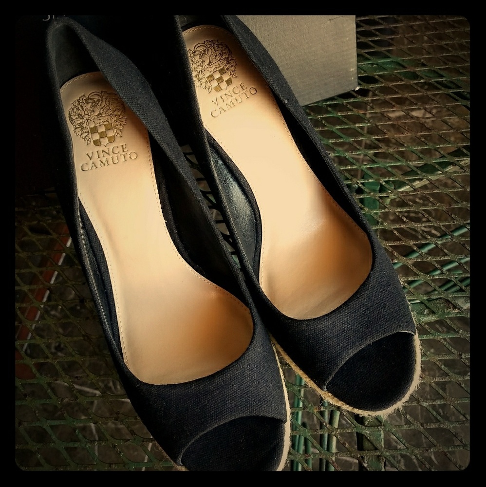Vince Camuto Black Wedges 10