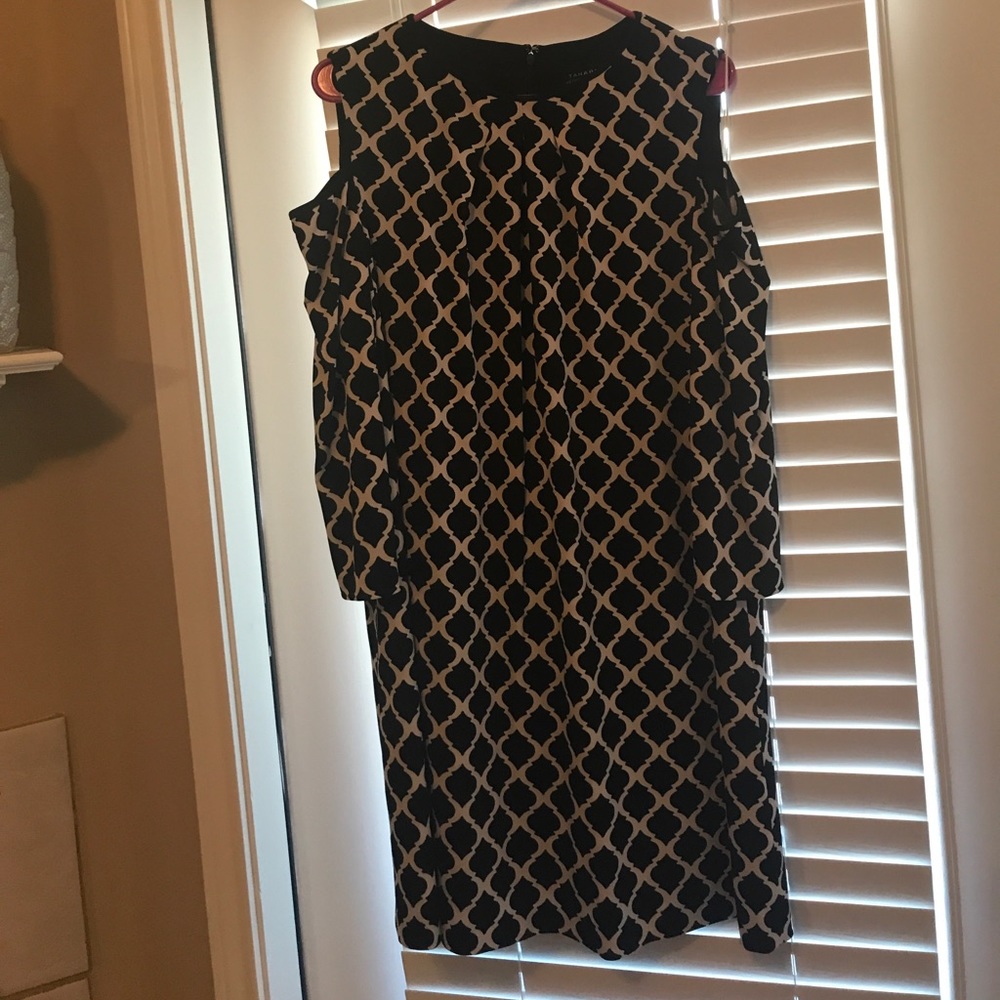 Size 12 thari open shoulder dress only work once