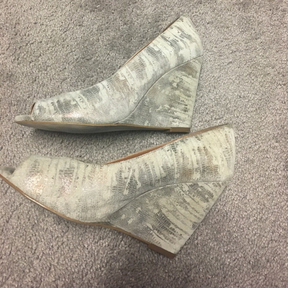 Bcbg wedge peep toe 7.5