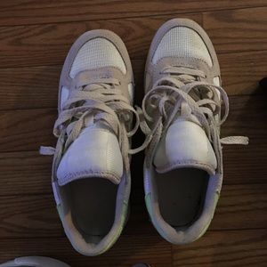 Women’s saucony shadows