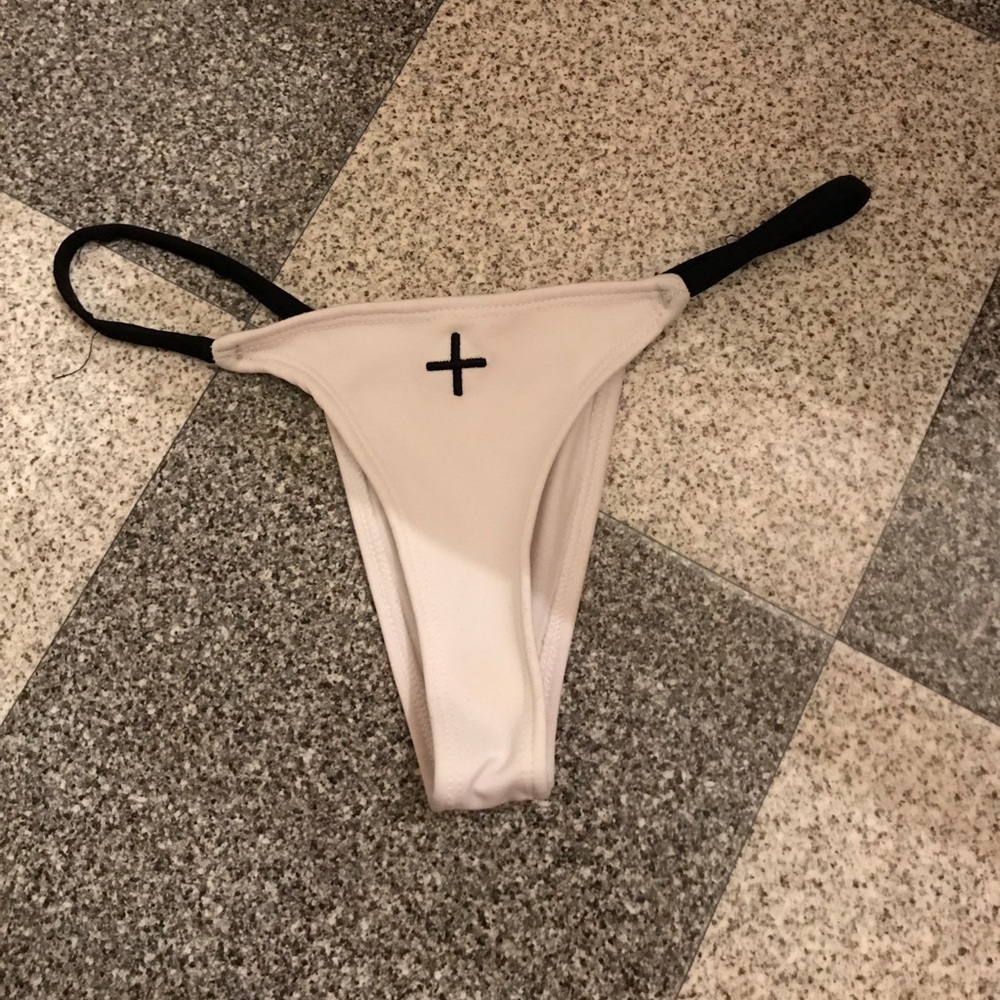 Coulbourne Essix Small NWOT