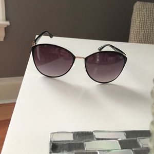 Jessica Simpson sunglasses.