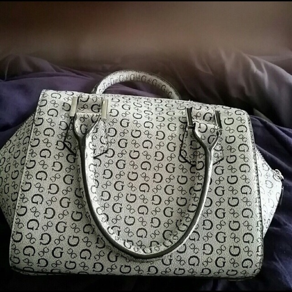 Light gray Guess purse (price is firm)
