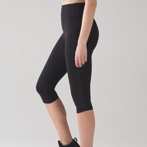 BUNDLE HIGH WAISTED LULULEMON Squad Goals Capri