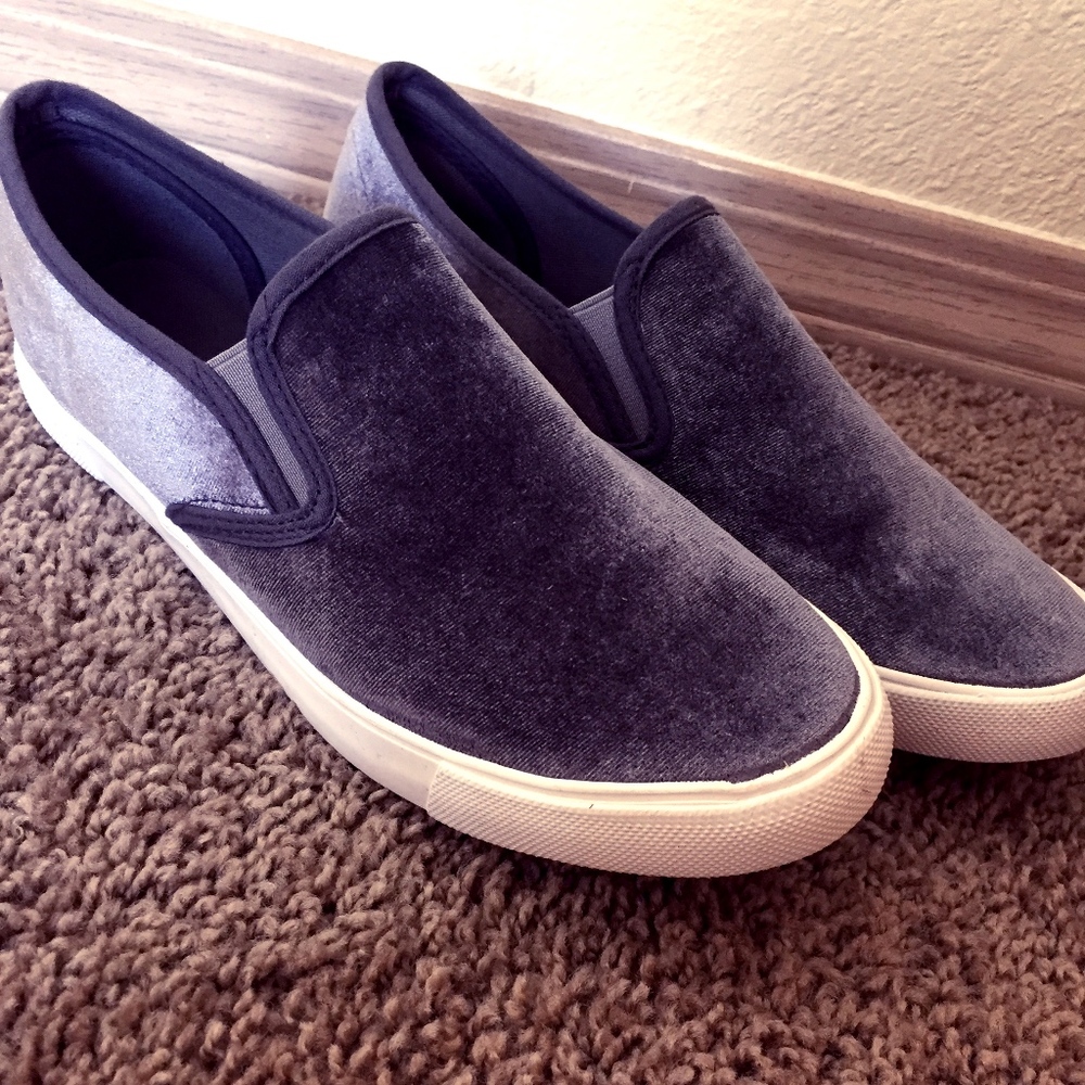 Never Worn Qupid 8.5 Velvet Shoes