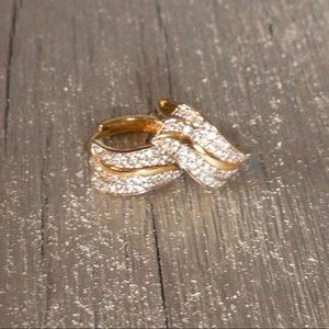 Huggies 14k gold classy and tasteful