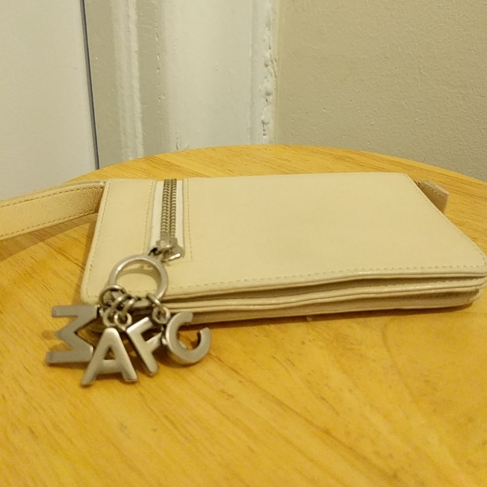 Marc Jacobs Cream leather Wristlet