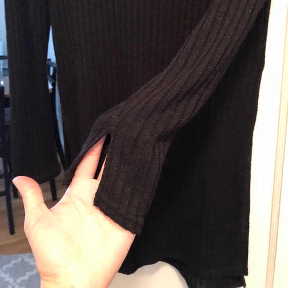 H&M V-Neck sweater - Picture 4 of 5