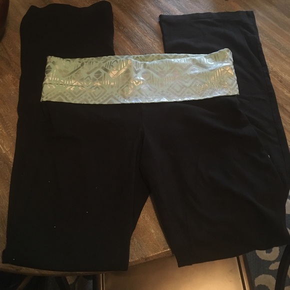 PINK Victoria's Secret Pants - PINK Print Yoga Pants (M)
