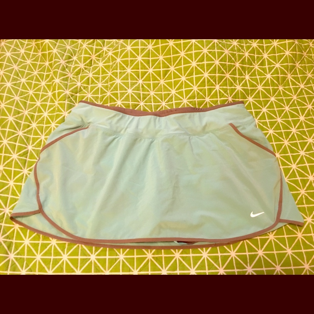 🌈SALE🌈 Nike DryFit skort with pockets