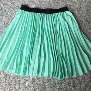 NWT cute mint pleated skirt