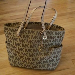 Michael Kors Jet Set Tote