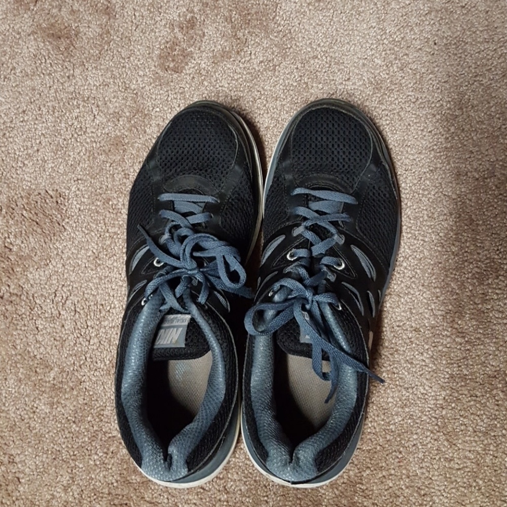 Black Nike shoe