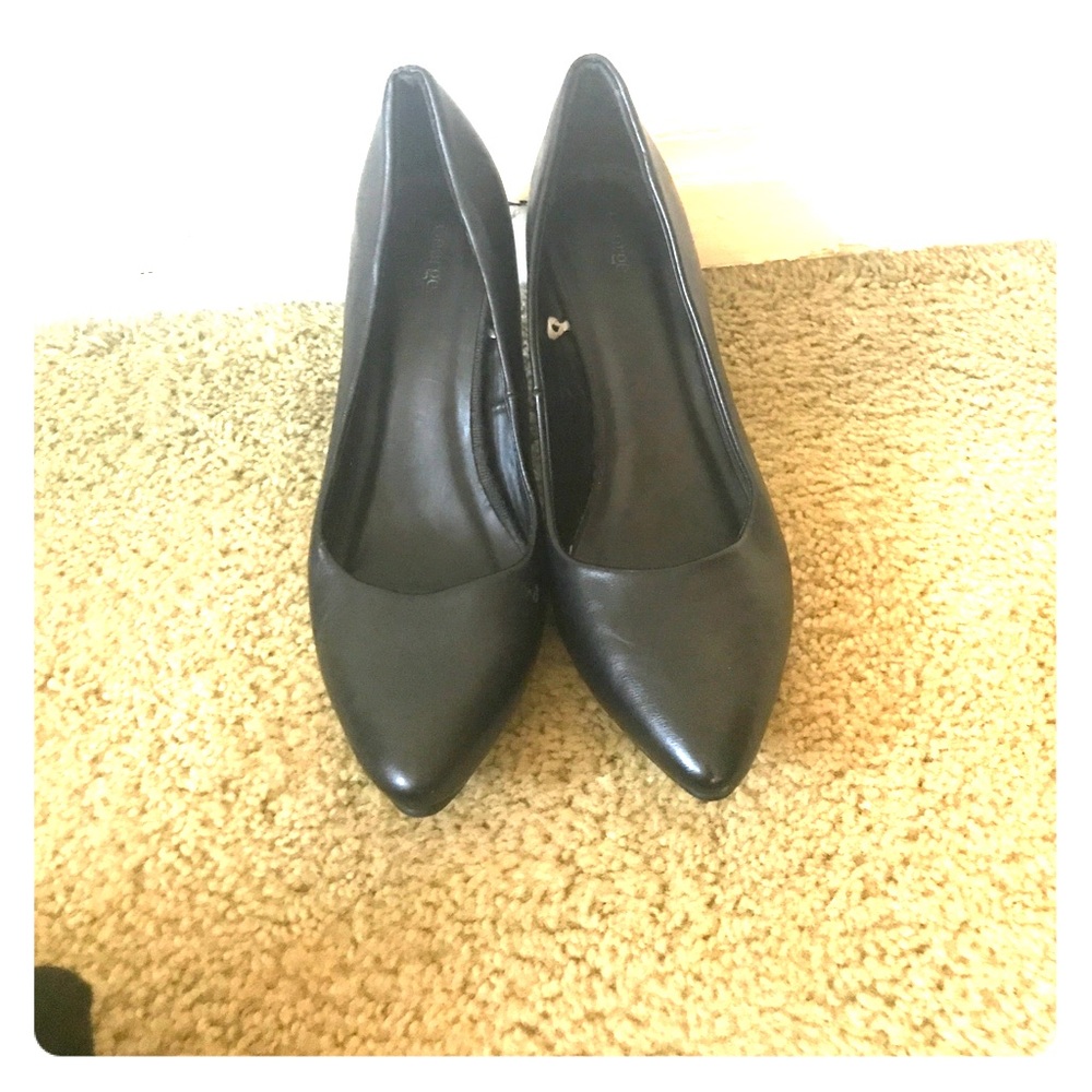 Pointy black kitten heel