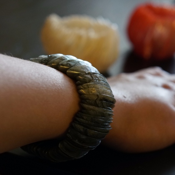 Hawaiian style seashell bangles / bracelets - Picture 3 of 3