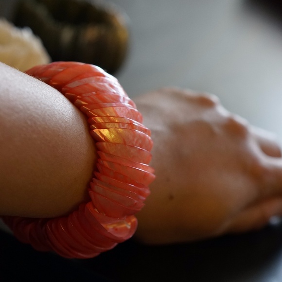 Hawaiian style seashell bangles / bracelets - Picture 2 of 3