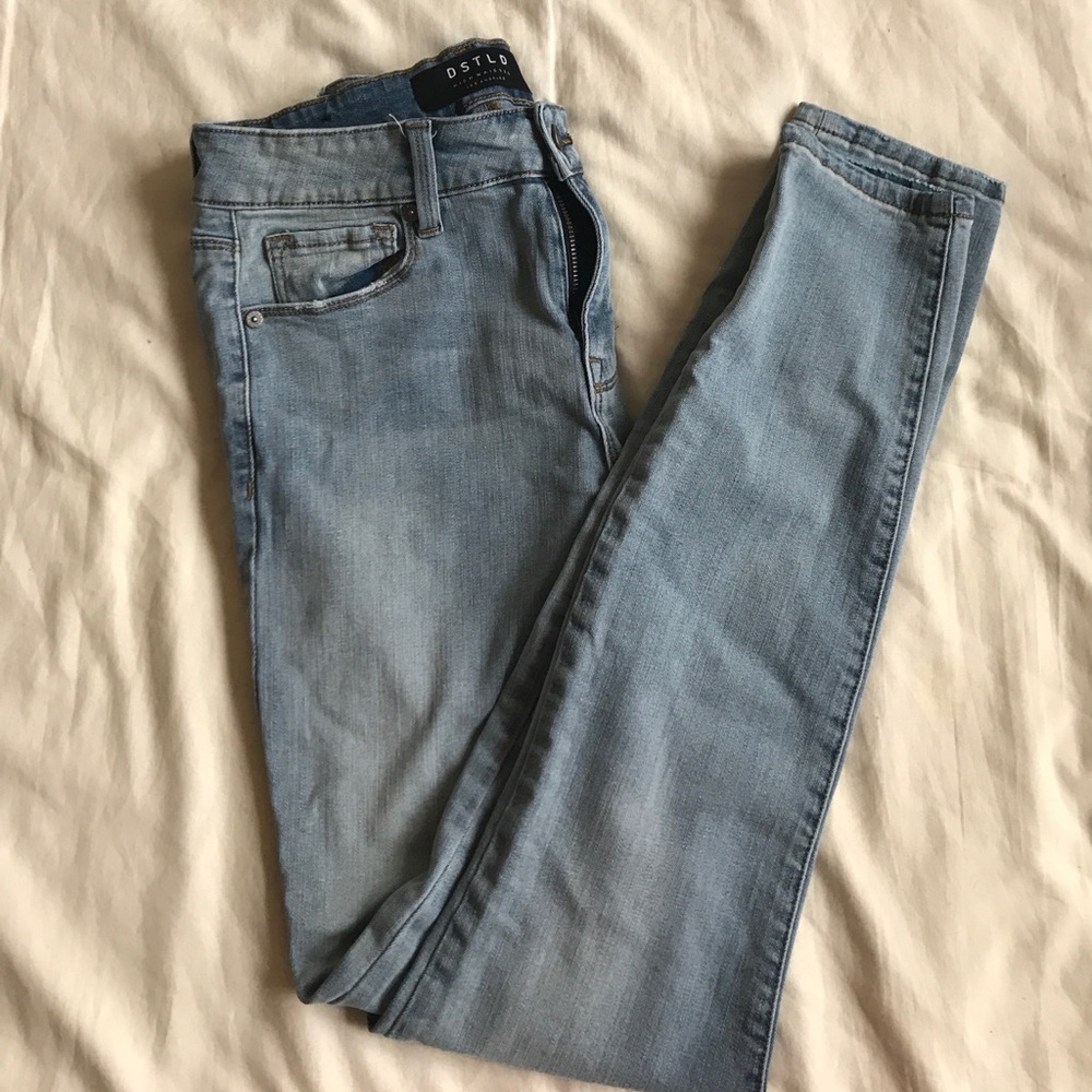 NWOT DSTLD high waisted jeans.