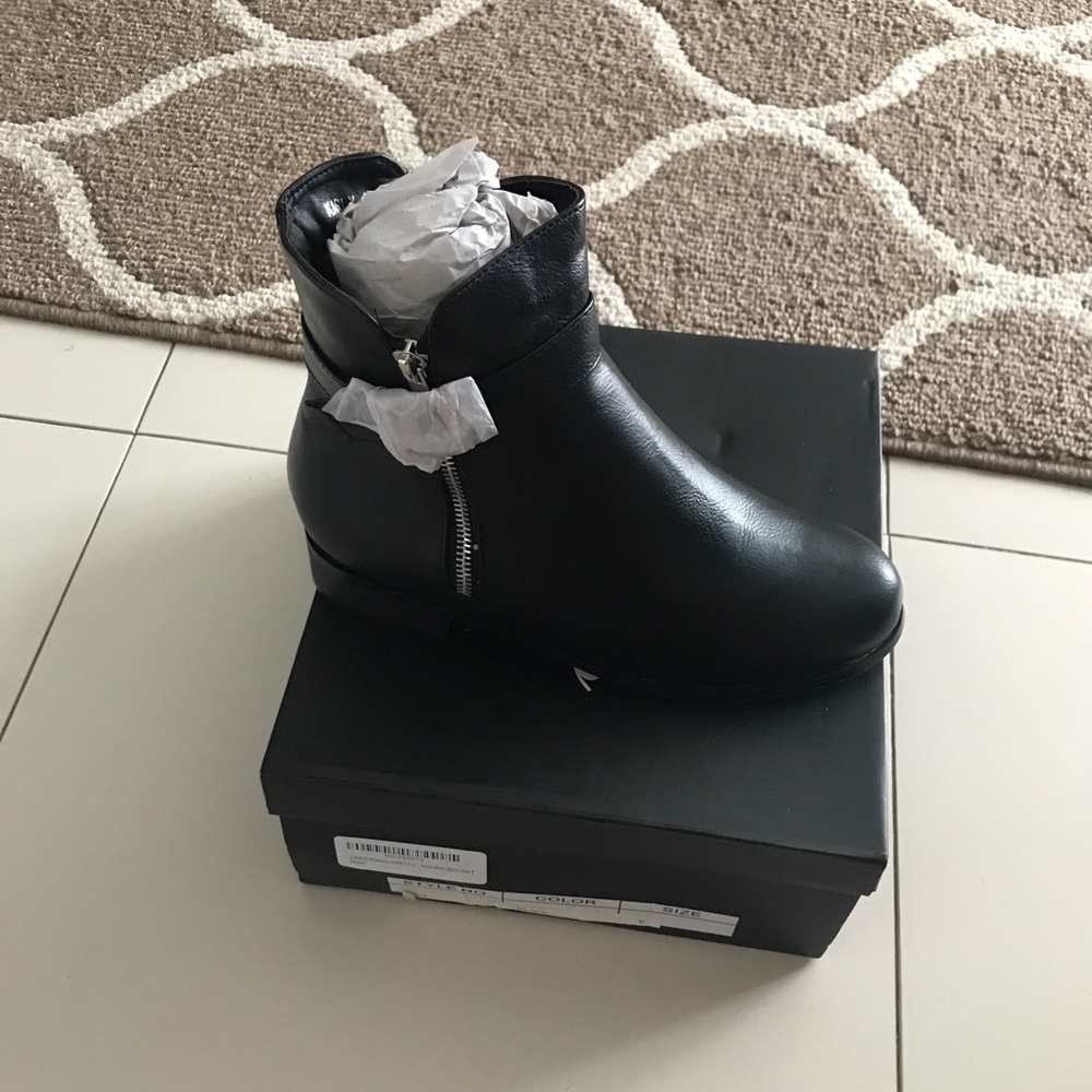 Women black ankle booties