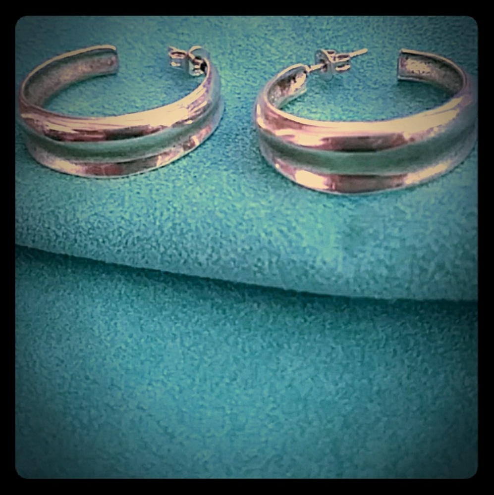 🌟T & CO. -  "VINTAGE" HOOPS.....STERLING SILVER