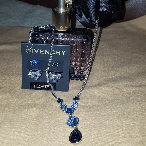 🚫Sold🚫💯Authentic Givechy set🎉🎉🎉🎉 - Picture 1 of 8