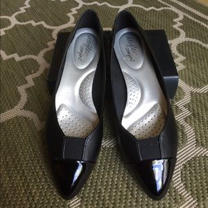 Payless Dexflex Black Flats