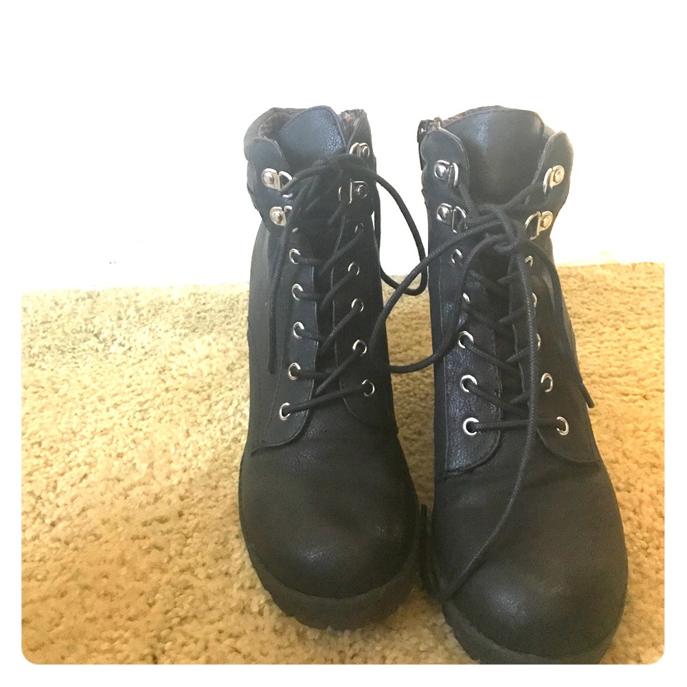 Black booties 🤗