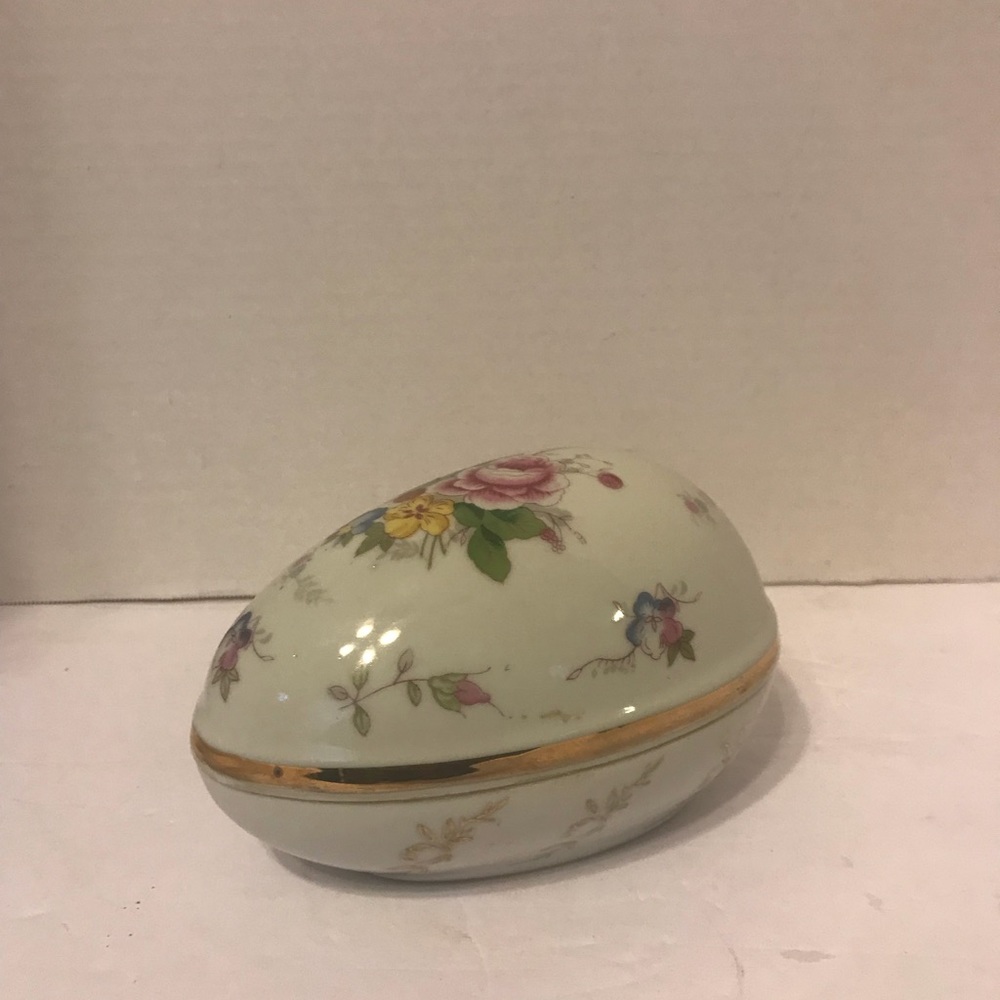Vintage Shackman porcelain egg