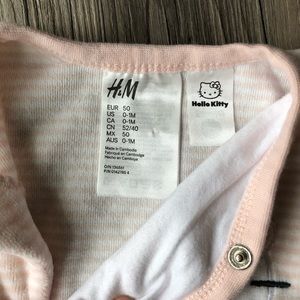 H&M One Pieces - H&M Hello Kitty Baby Girl Bodysuit; size 0-1m H&M One Pieces - H&M Hello Kitty Baby Girl Bodysuit; size 0-1m