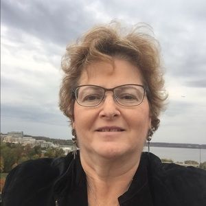 Meet your Posher, Hinda