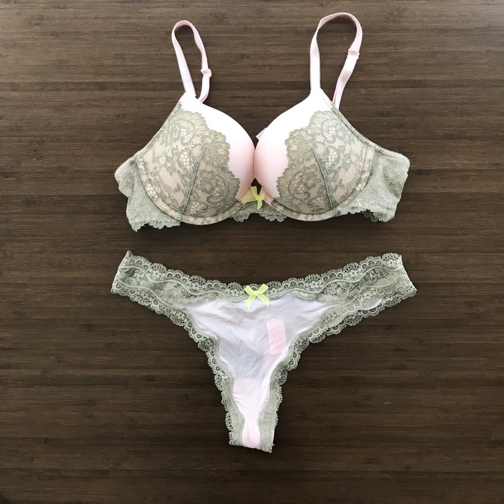 Victoria’s Secret Dream Angels Push-up Bra & Thong