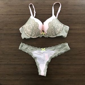 Victoria’s Secret Dream Angels Push-up Bra & Thong