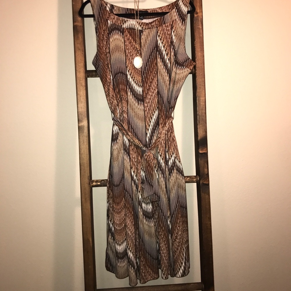 NWOT - Sleeveless Voir Voir Dress