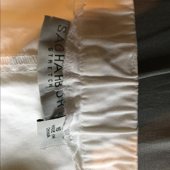 White Capris - Picture 3 of 3