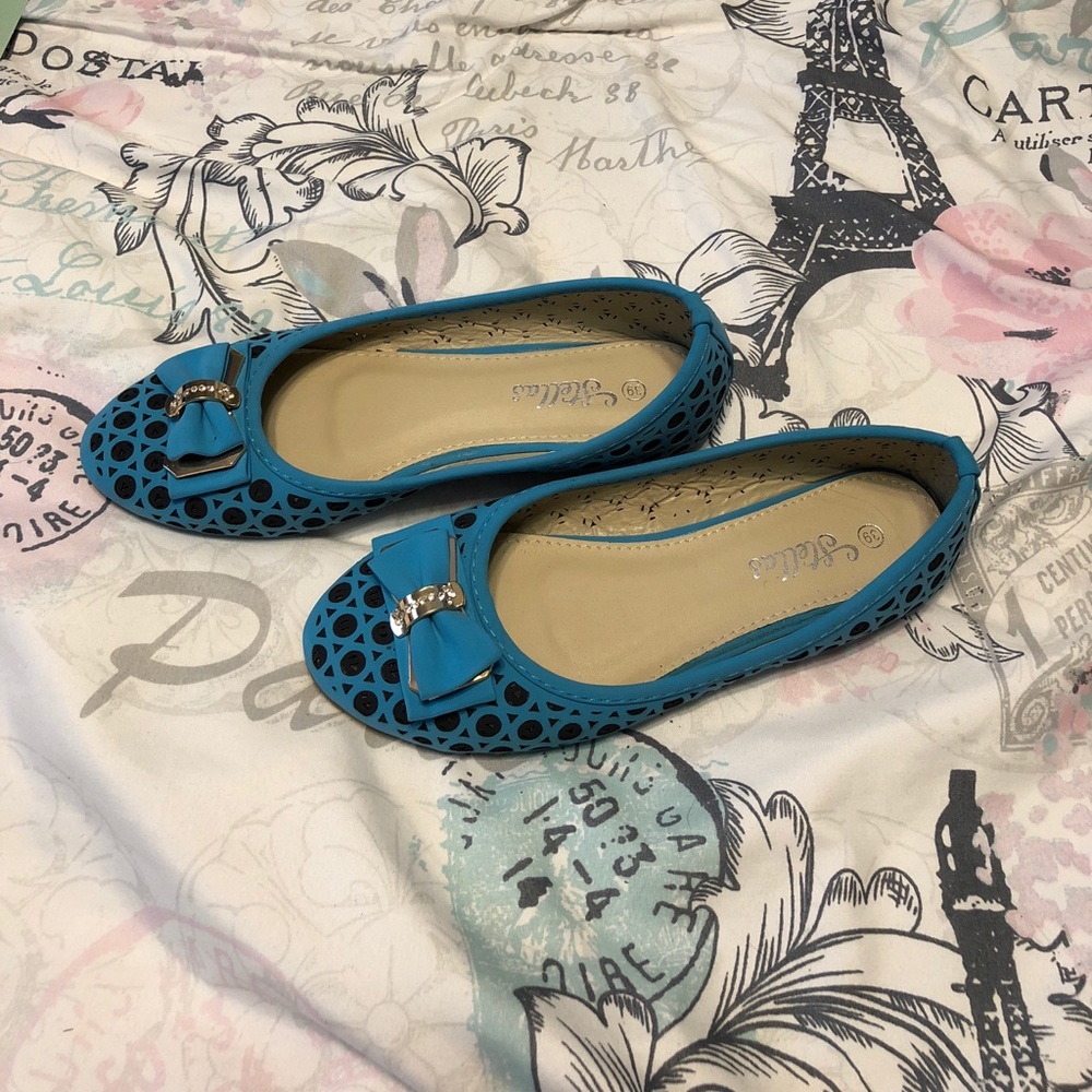 BRAND NEW NEVER WORN blue flats