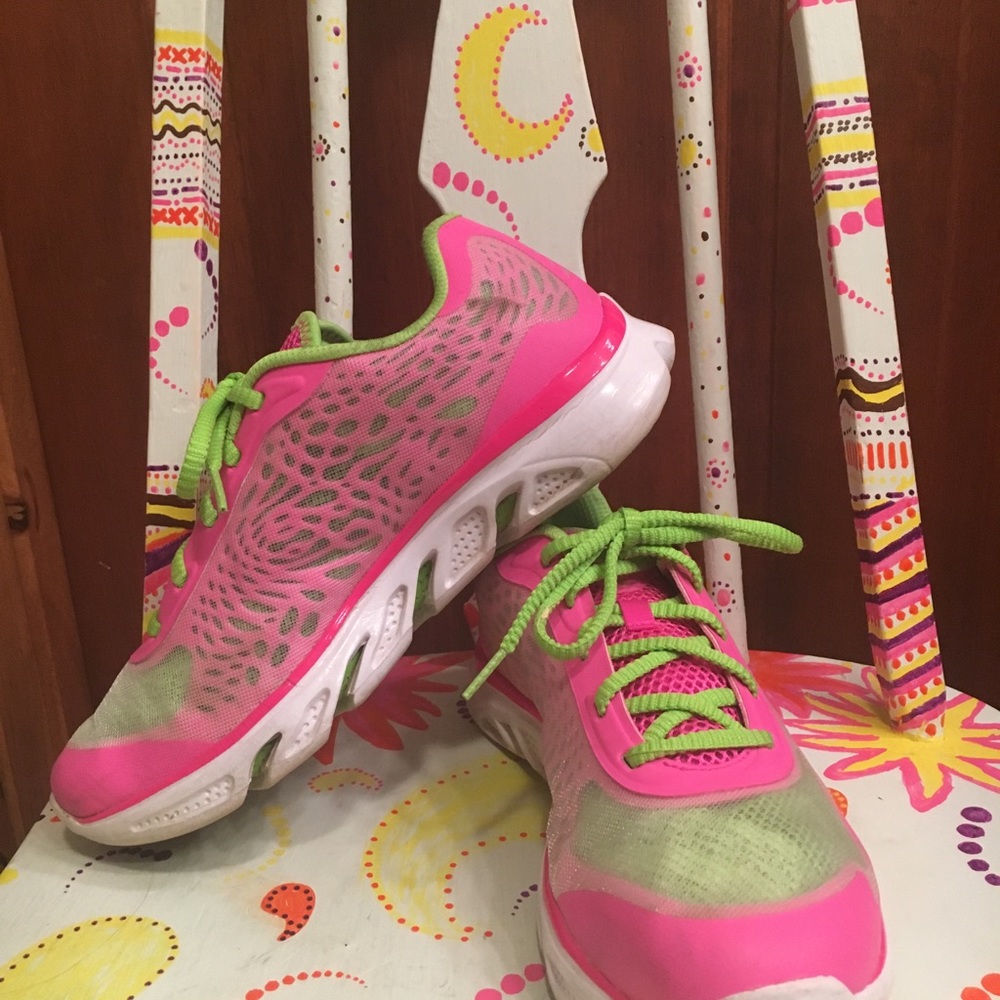 Tennis shoes (women’s size 9) Under Armour