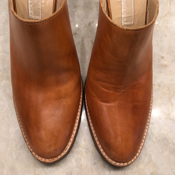 Michaels Kors Saddle Mule - Picture 4 of 8