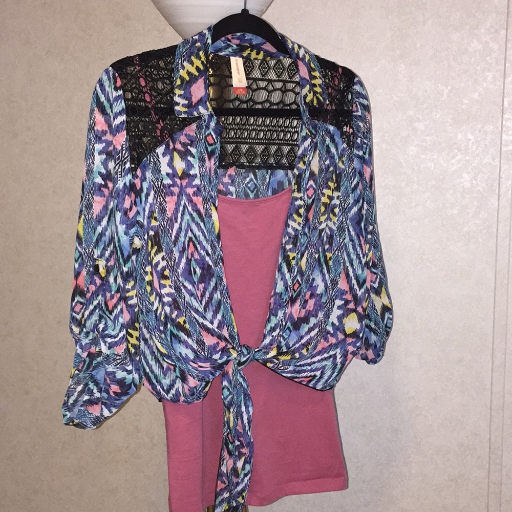 Top Open front Lace Atec  NWOT